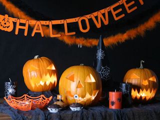 Kolekcja dekoracji halloweenowych w Empiku.