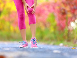 Sposoby na ból kolan – poradnik aktywnej kobiety