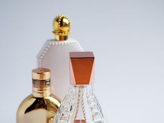 Klasa i elegancja we francuskich perfumach damskich.