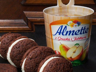 Whoopies z serkiem Almette z gruszką i jabłkiem 