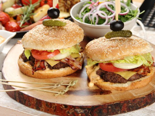 Klasyczny burger wołowy