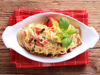 Proste i szybkie spaghetti a la carbonara z serkiem topionym