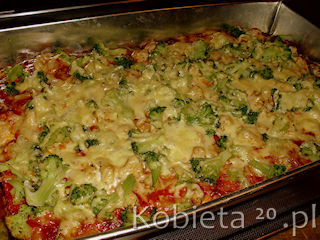 Pizza z kurczakiem i brokułami